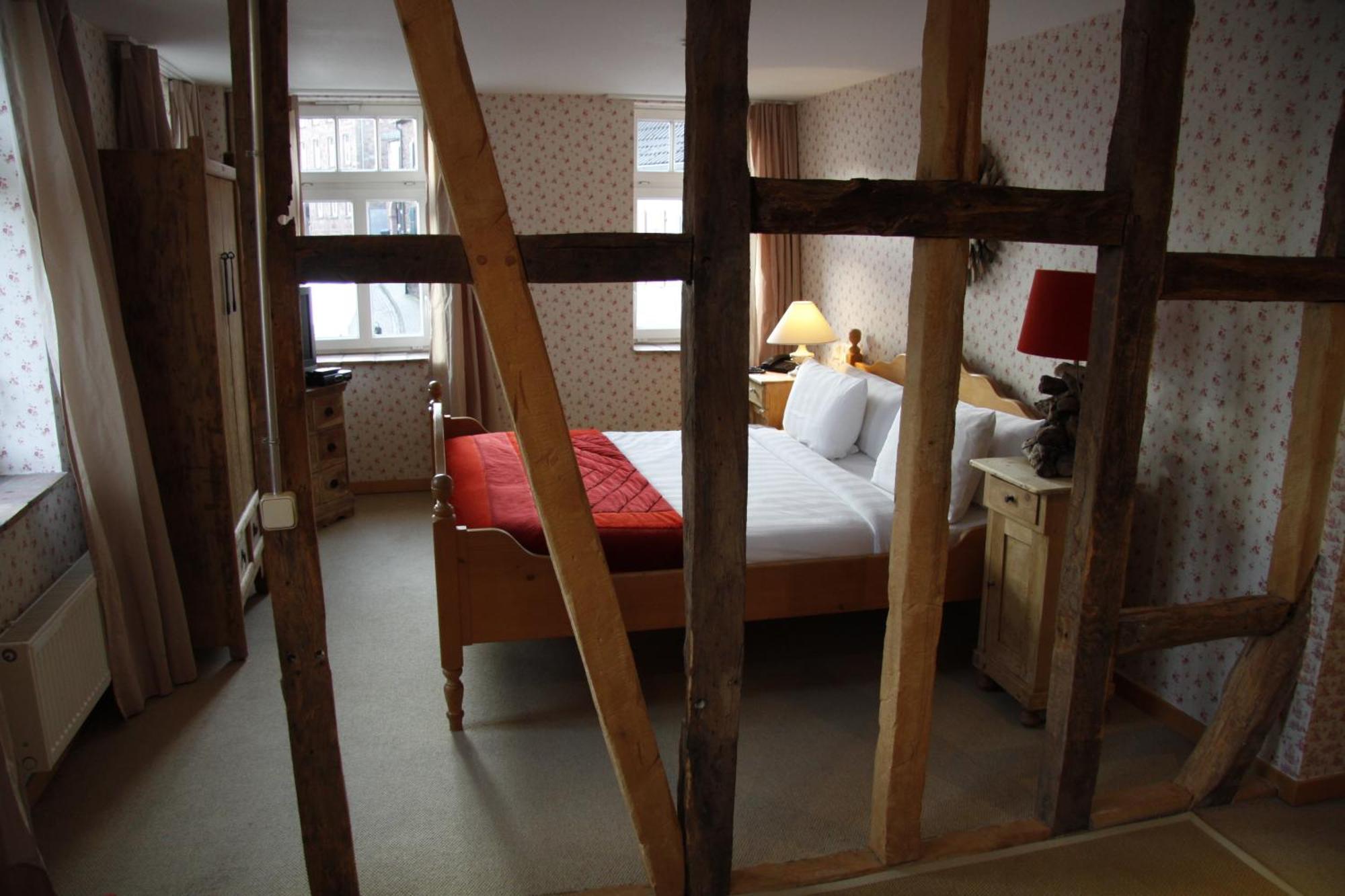 Zur Ewigen Lampe Romantisches Landhotel & Restaurant ニデッケン 部屋 写真